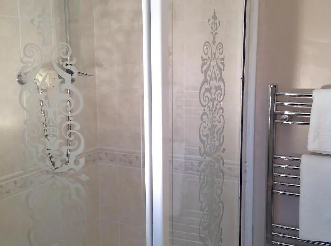 Old Water View Bed & Breakfast 3*